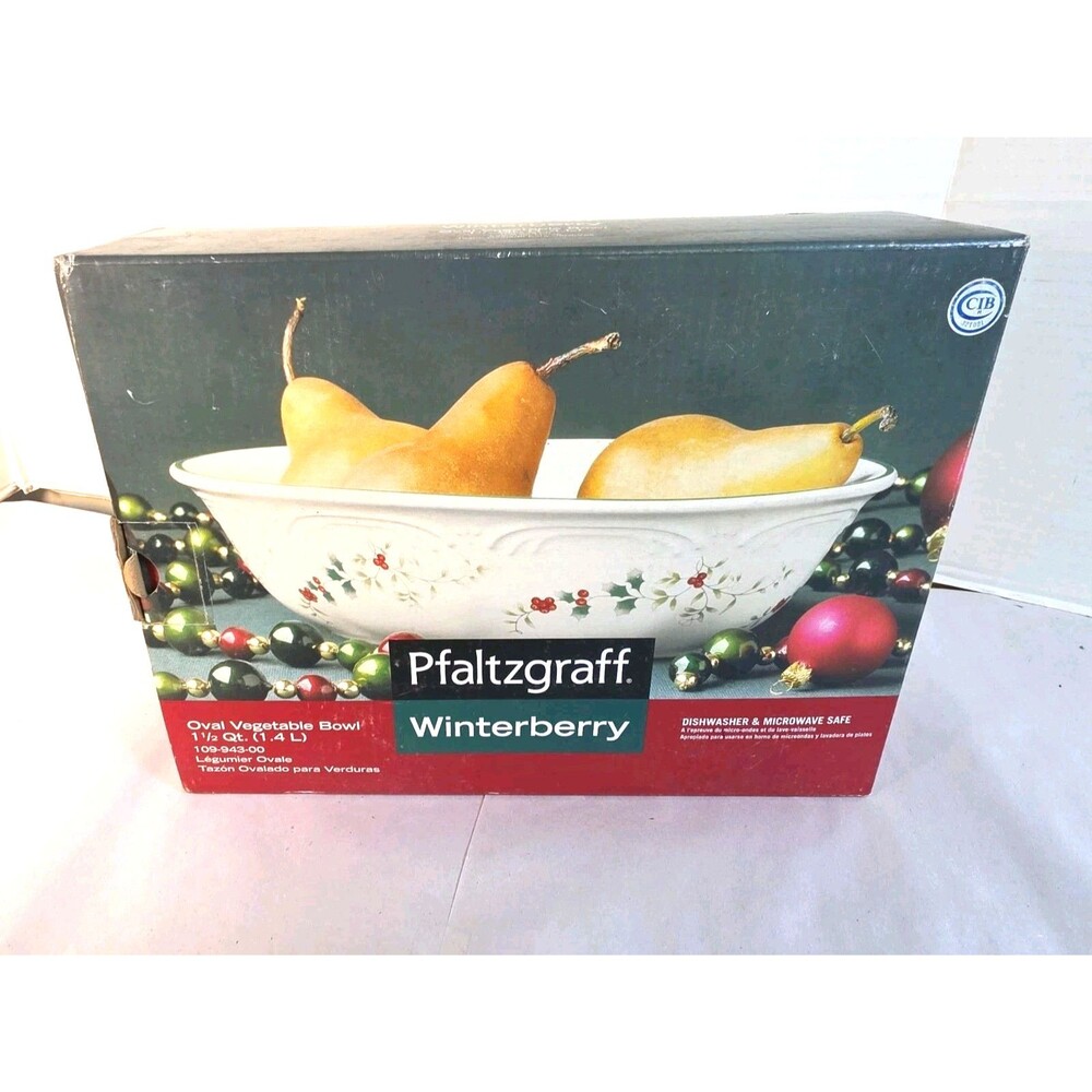 New Pfaltzgraff Winterberry Oval Vegetable Bowl 1.5 Qt Classic Christmas